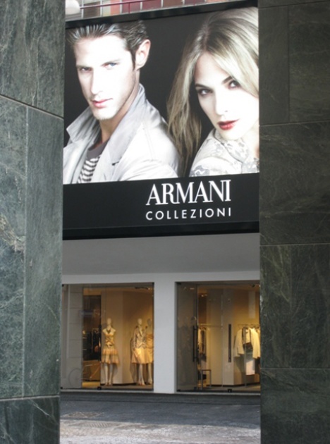 Armani Collezioni Milano Insegna