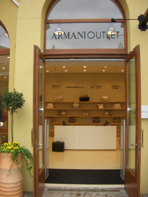 Armani Outlet Wertheim Ingresso