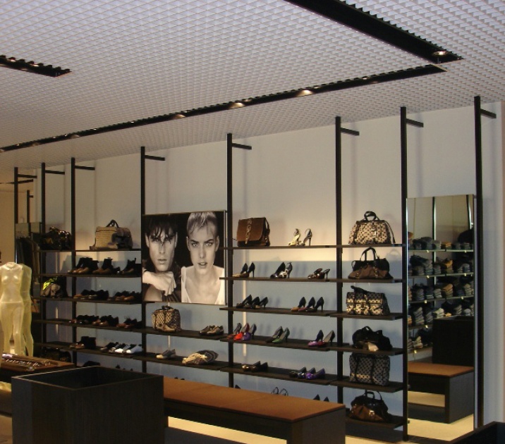 Armani Outlet Roermond Esposizione